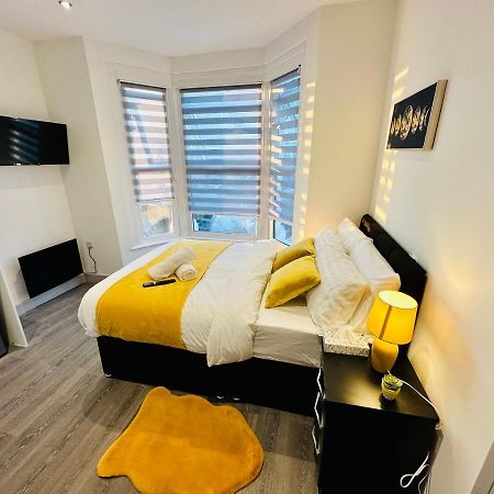 Comfy Guest House Londra Esterno foto