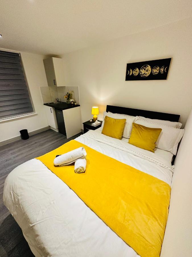Comfy Guest House Londra Esterno foto