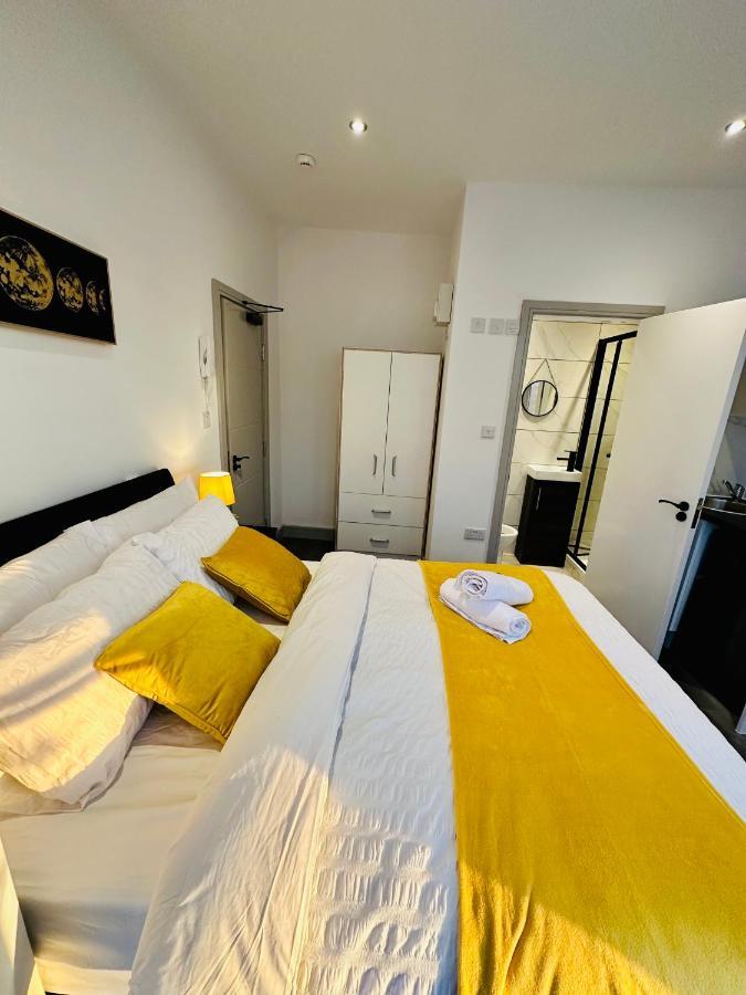 Comfy Guest House Londra Esterno foto