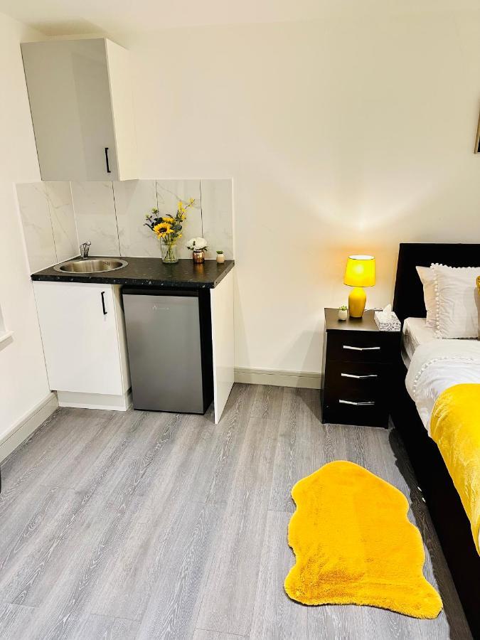 Comfy Guest House Londra Esterno foto