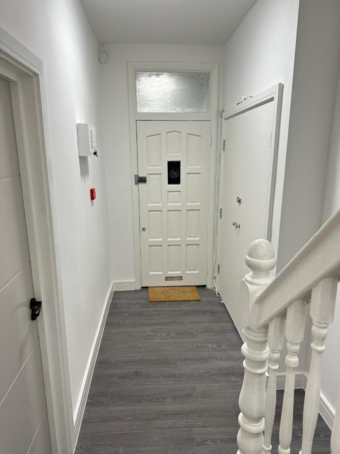 Comfy Guest House Londra Esterno foto