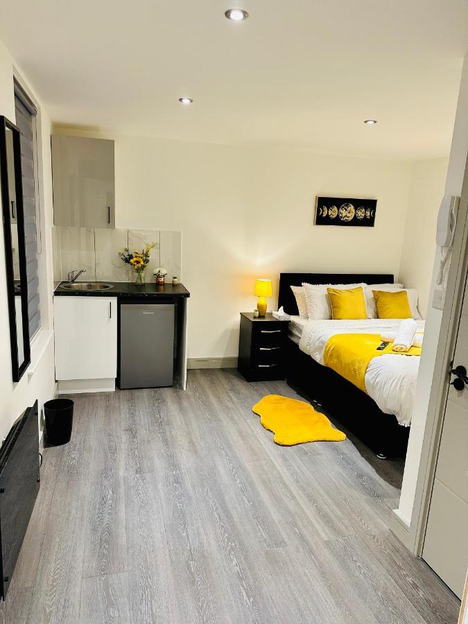 Comfy Guest House Londra Esterno foto