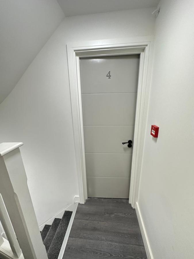 Comfy Guest House Londra Esterno foto