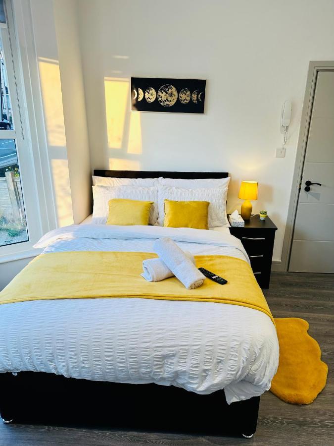 Comfy Guest House Londra Esterno foto