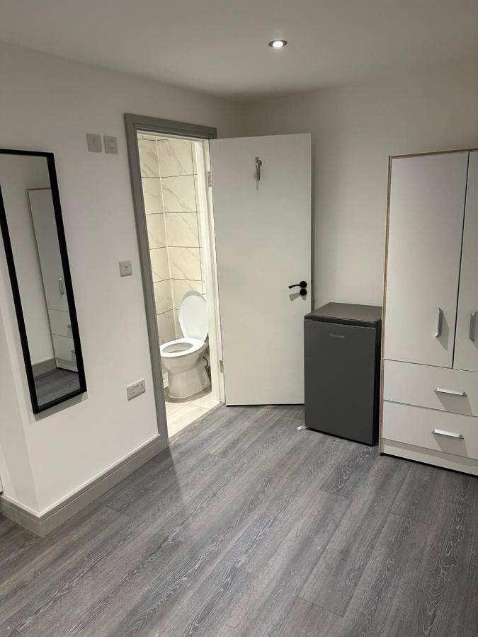 Comfy Guest House Londra Esterno foto