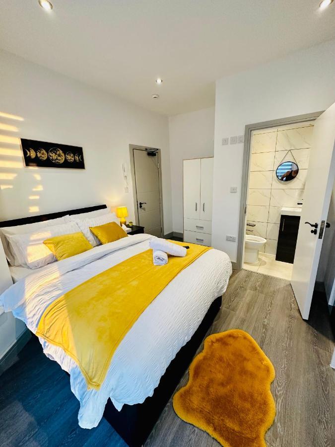 Comfy Guest House Londra Esterno foto