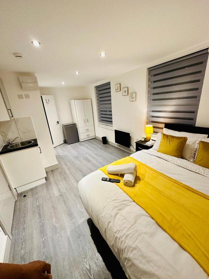 Comfy Guest House Londra Esterno foto