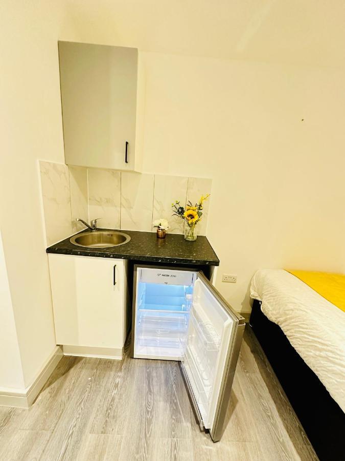 Comfy Guest House Londra Esterno foto