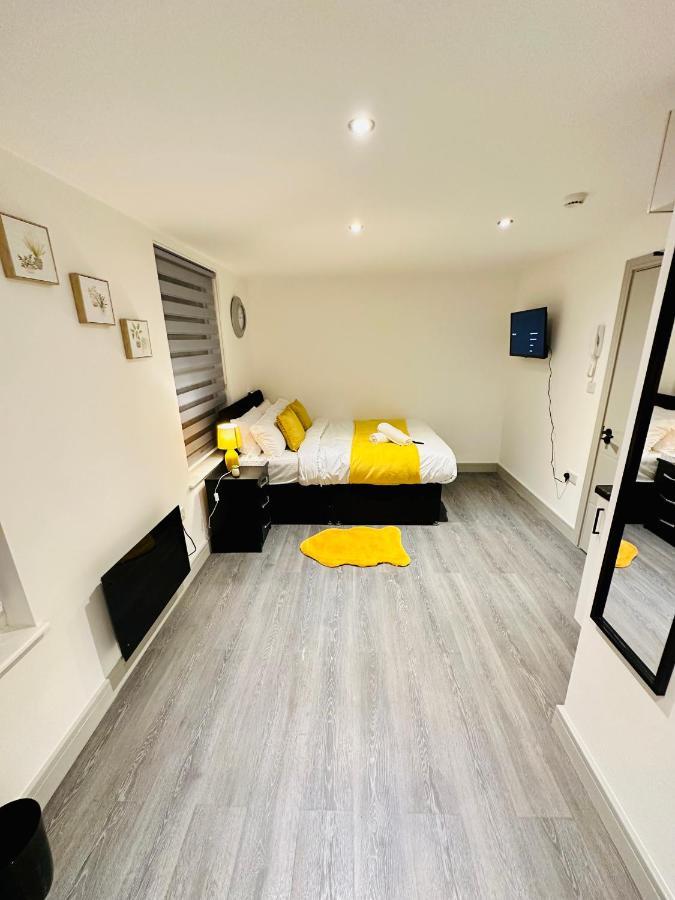 Comfy Guest House Londra Esterno foto