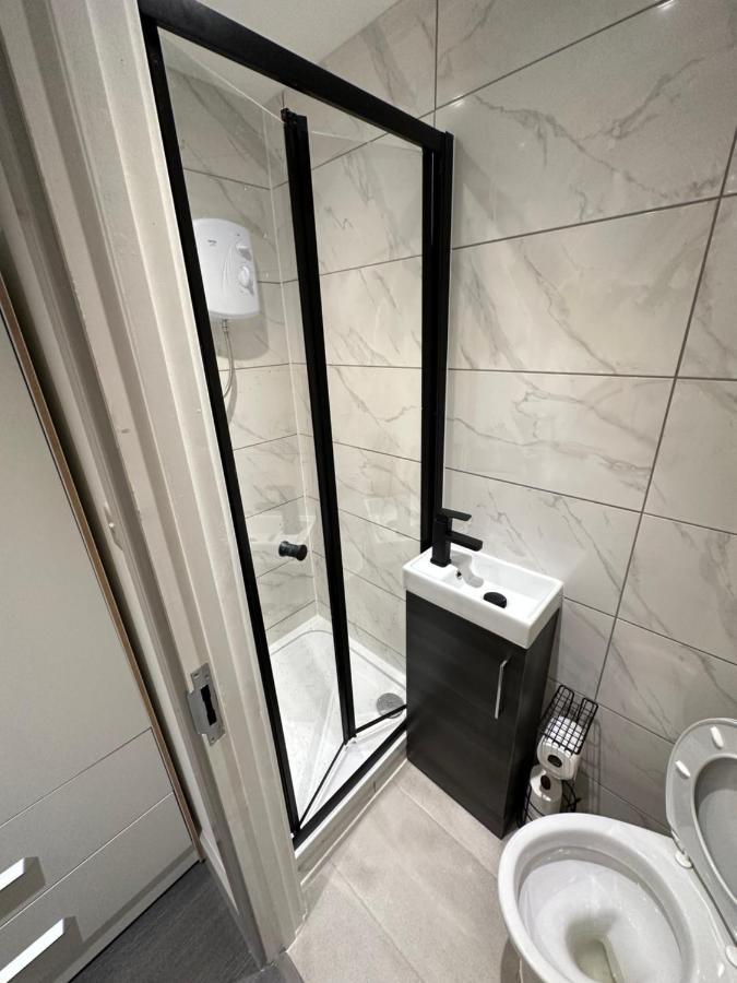 Comfy Guest House Londra Esterno foto