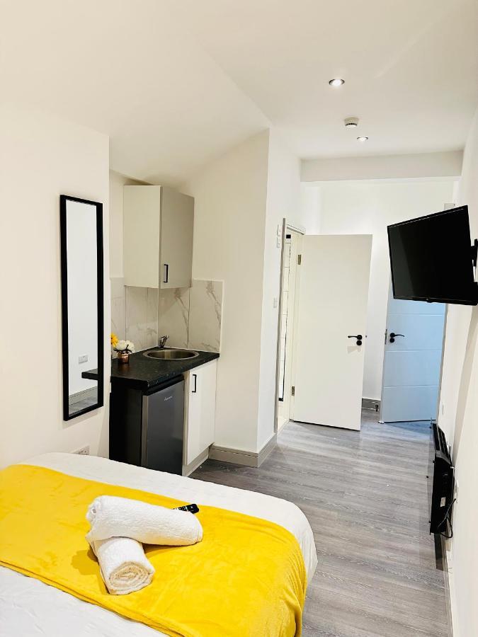 Comfy Guest House Londra Esterno foto