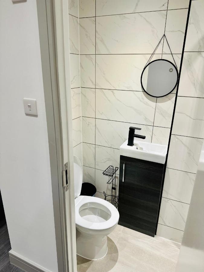 Comfy Guest House Londra Esterno foto
