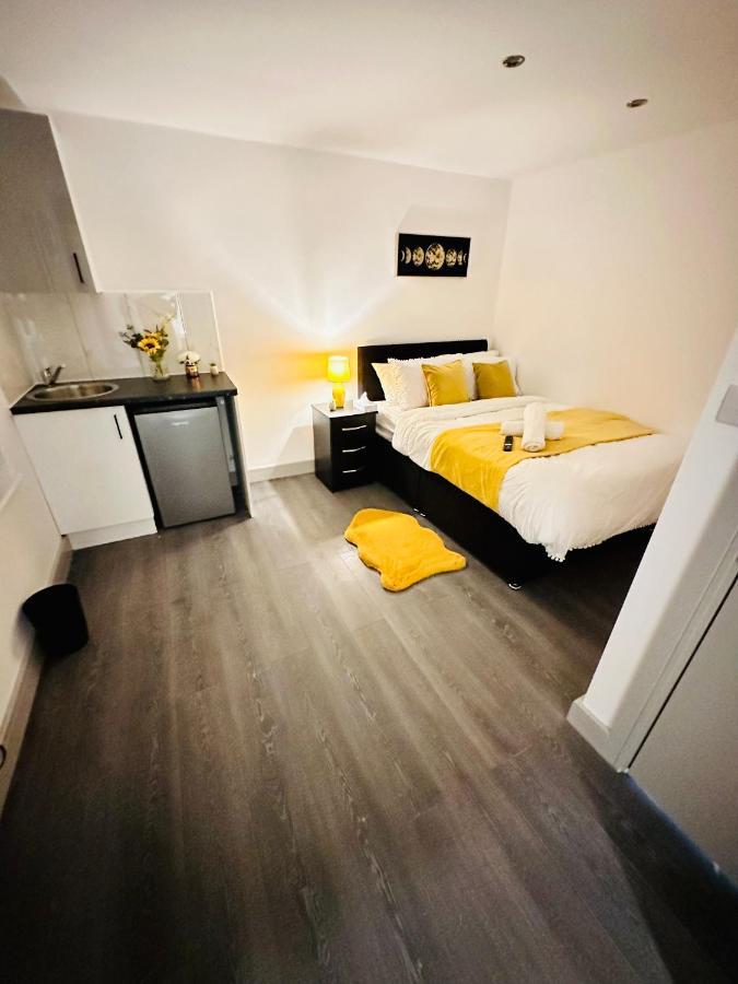 Comfy Guest House Londra Esterno foto