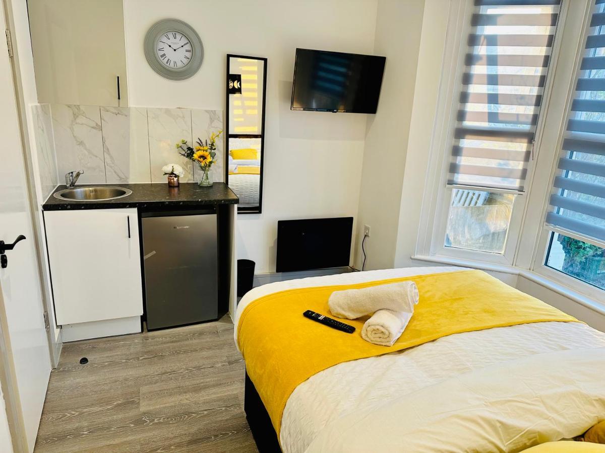 Comfy Guest House Londra Esterno foto