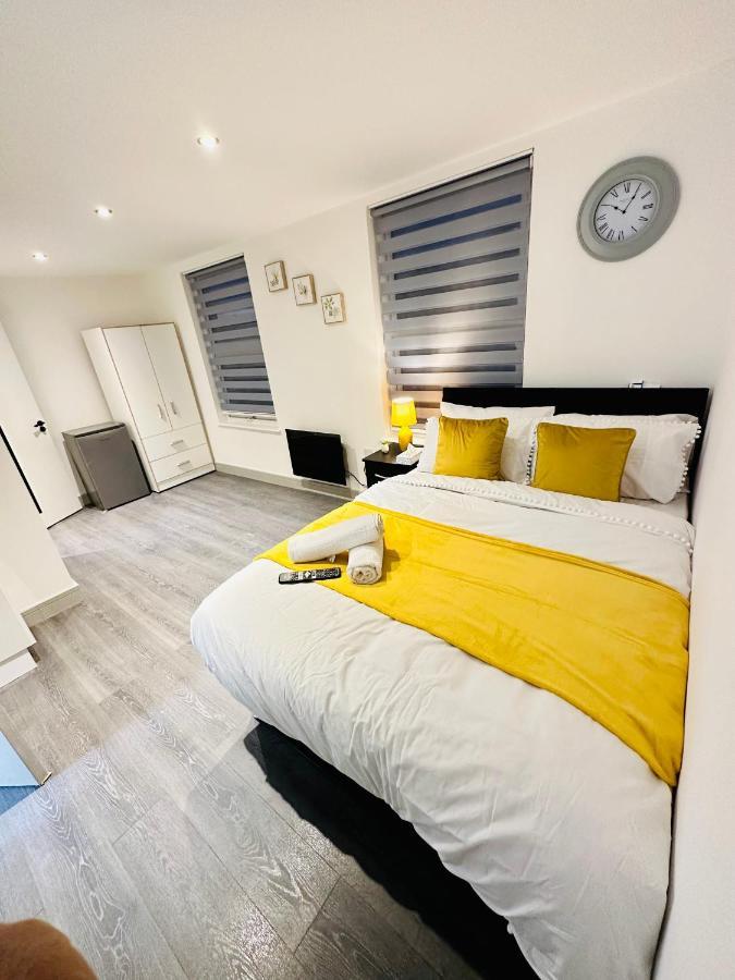 Comfy Guest House Londra Esterno foto