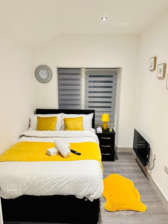 Comfy Guest House Londra Esterno foto
