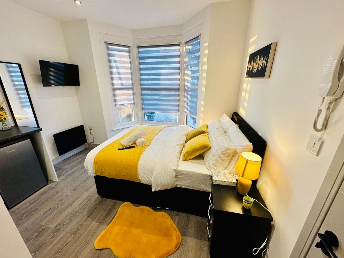 Comfy Guest House Londra Esterno foto