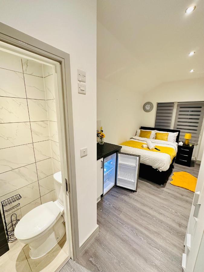 Comfy Guest House Londra Esterno foto