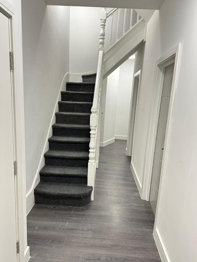 Comfy Guest House Londra Esterno foto