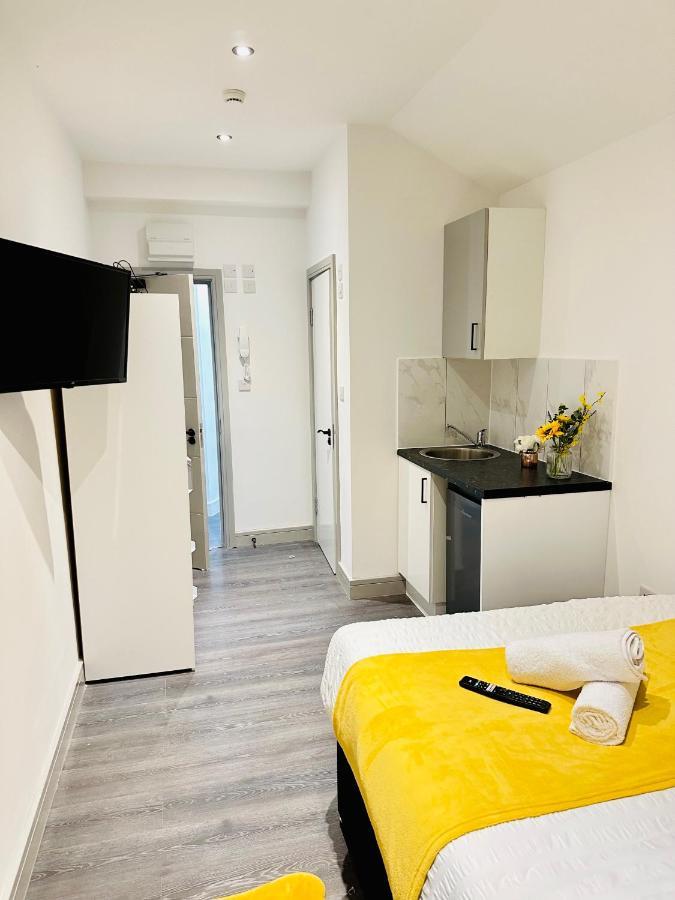Comfy Guest House Londra Esterno foto