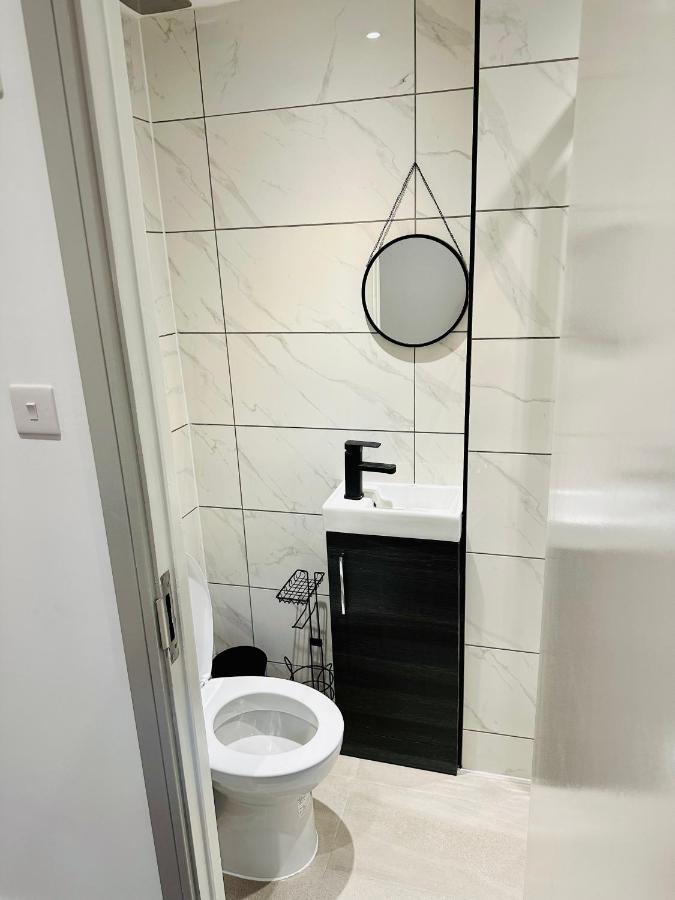 Comfy Guest House Londra Esterno foto